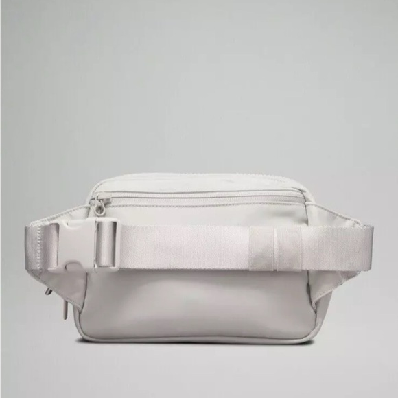 Lululemon Everywhere Belt Bag Large 2L Vapor Rhino Grey VPOR/RHIG LU9BJAS New - Picture 8 of 14